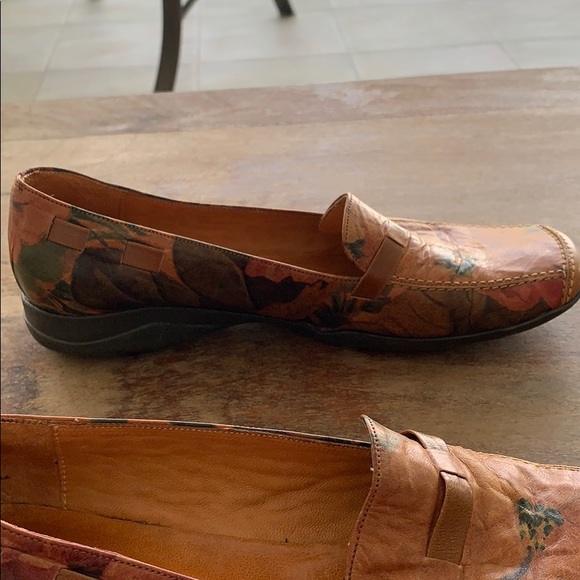 Floral Leather Loafers - Sz 6.5 NWOT - Picture 7 of 9